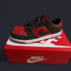 Nike Men's Black and Red Sneakers